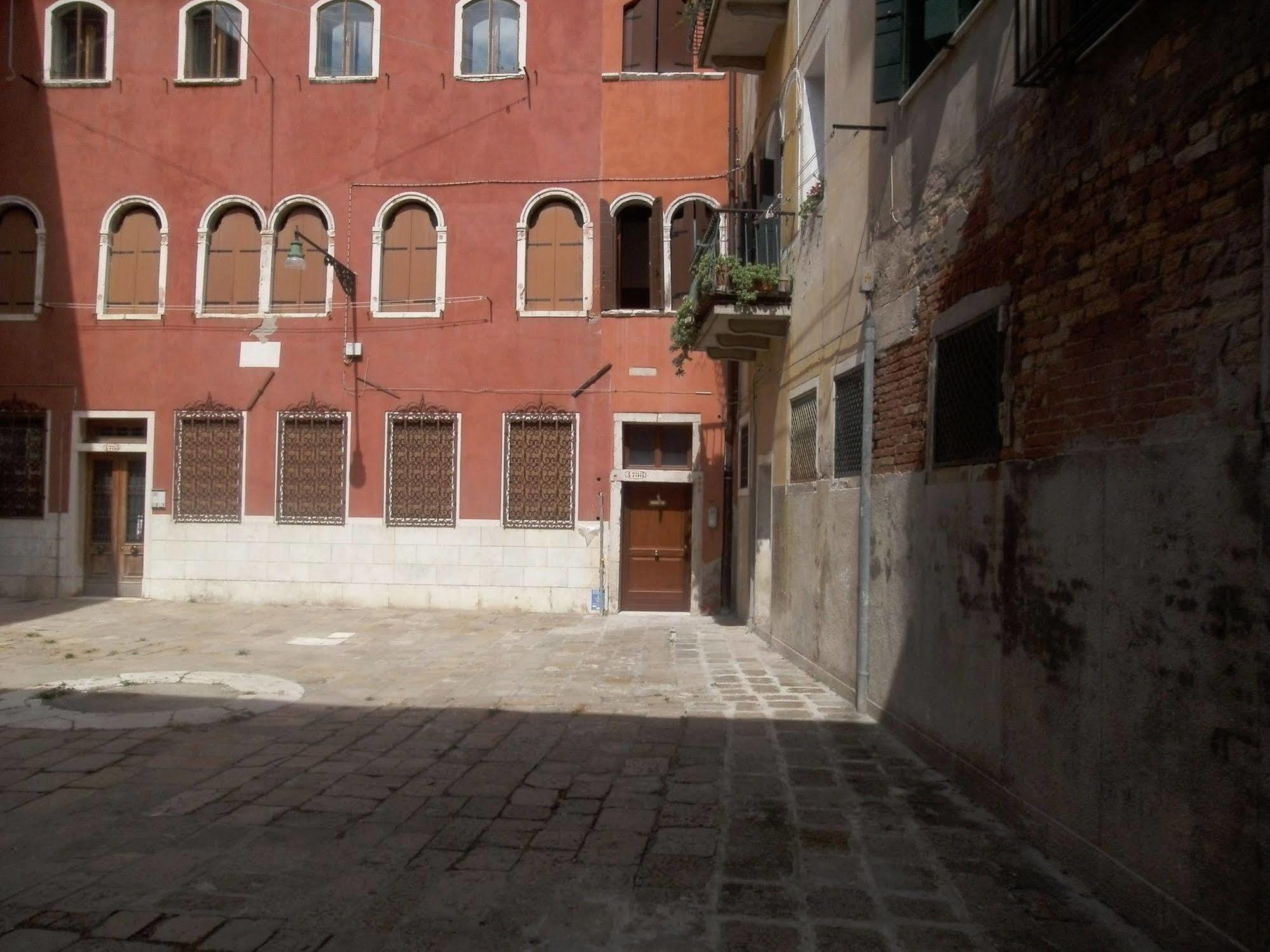 Sweet Venice - Checkin At "Alloggi Ss Giovanni E Paolo" Venecia Exterior foto